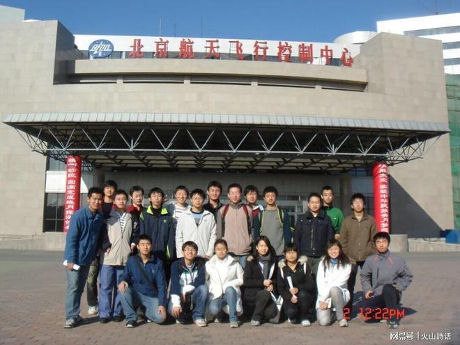 助教离队、小鲨鱼剃光头、陈林坚拆钢板,山东男篮变局与邱彪大考