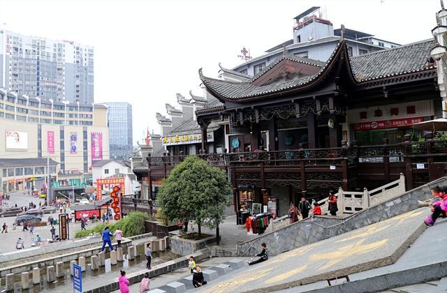 激动挥拳欢呼！美网4日，郑钦文2 1挺进32强 116决赛对手已确定！