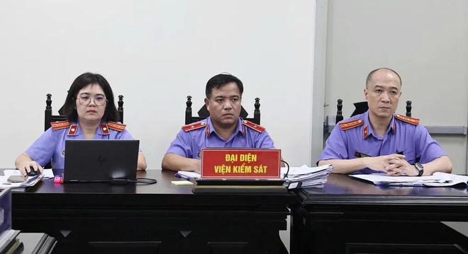 反差!34岁费利佩续约2年,30岁功勋罗慕洛遭放弃,背后真相太现实