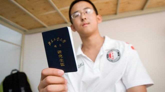 西尼亚科娃与张帅合练,网友称给郑钦文支支招,拉杜卡努退赛
