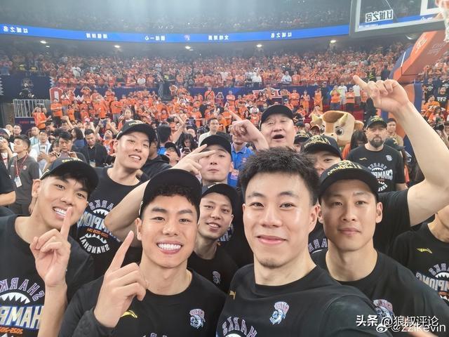 斯卡洛尼:我们很幸运,对方有人被罚下后我们才得以大举进攻