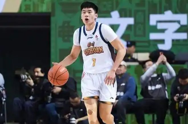退休前换了小房子,住几年才醒悟:大房子才适合养老