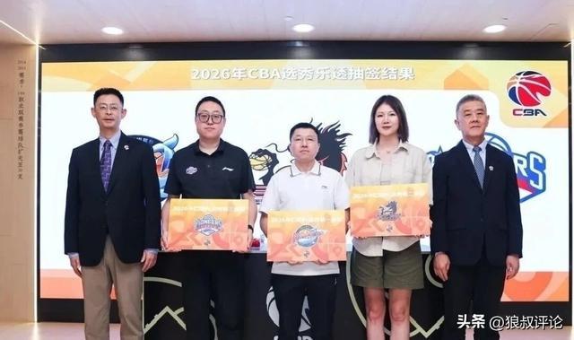 复旦教授为《抓特务》鸣不平！你都没看过电影，有什么资格批评？