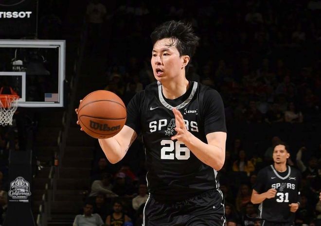 3战全胜!绿军5人上双大胜黄蜂 塔图姆19+8+6乔治10中2