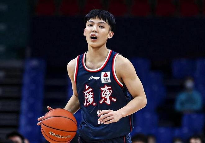 三盘鏖战力克前温网冠军,穆霍娃时隔四年重返温网八强
