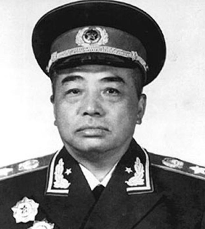 本泽马谈维尼修斯未来:皇马永远是他的家,但球员最需要的是被重视!
