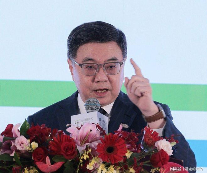 【油价大降】汽油“刚大降近2000元/吨”,92接近7.1元/升后“涨了起来”,近2月统计“大涨超1.1元”后,明晚24时或“再大涨”!