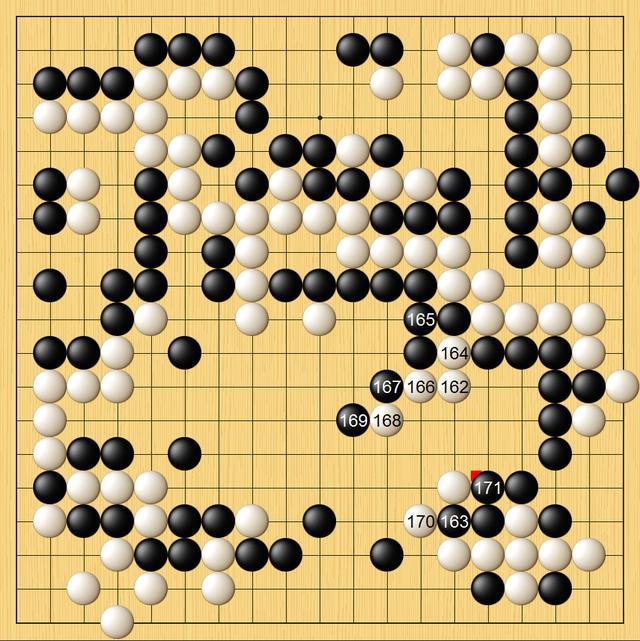 王宝强带女友参加婚礼,冯清苹果肌肿胀明显,被吐槽医美过度!