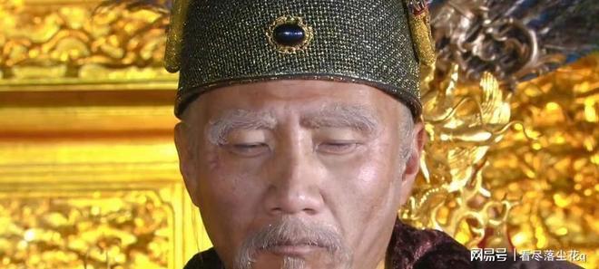 敬一丹离世，同行后辈追念：一位有深度、有温度、值得敬重的前辈
