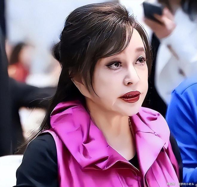 恭喜!香港知名女星涨薪继续做丰胸代言人,身材丰满大派福利照