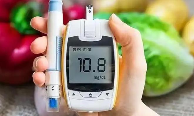 熊孩子把法拉利当滑梯,360万豪车“挂彩”!昆明车主:家长最初仅愿意赔几百元